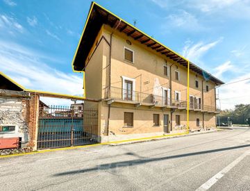 Foto 1 di 18 - Rustico, casale in Vendita in Via Dante Alighieri 4 a Roasio