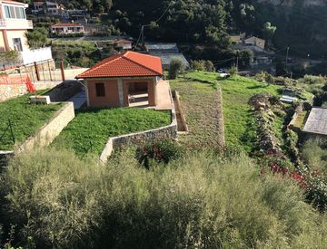 Foto 1 di 15 - Casa indipendente in Vendita in Strada Vallegrande a Ospedaletti