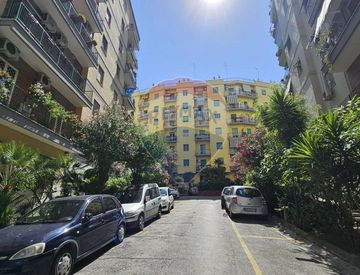 Foto 1 di 17 - Trilocale in Vendita in Via Battistello Caracciolo a Napoli