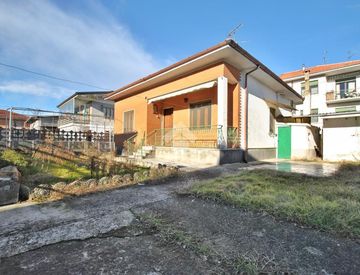 Foto 1 di 27 - Villa in Vendita in Via Guglielmo del Monferrato 21 a Livorno Ferraris