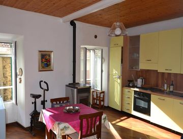 Cucina - Quadrilocale in Vendita in Via Visitazione a Ceriana