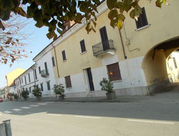 Foto 1 di 13 - Casa bifamiliare, trifamiliare in Vendita in Via RONCAROLO a Stroppiana