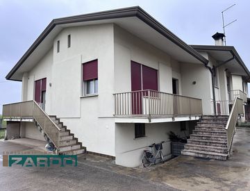 Facciata - Casa indipendente in Vendita in Via Chiesa a Castelfranco Veneto