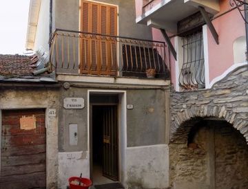 Foto 1 di 13 - Casa indipendente in Vendita in Via I Maggio 23 a Borgomaro