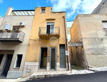 Foto 1 di 25 - Casa indipendente in Vendita in Via Veronica Lazio 15 a Alcamo