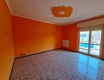 Stanza - Trilocale in Vendita in Via Thaon de Revel 25 a Vercelli