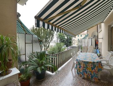 Terrazza - Quadrilocale in Vendita in Via Al Mercato a Bordighera