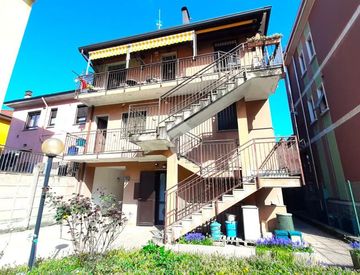 Foto 1 di 28 - Bilocale in Vendita in Via Guglielmo Marconi 13 a Senago