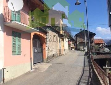 Foto 1 di 18 - Casa indipendente in Vendita in Via Giovanni Perincioli 18 a Quarona