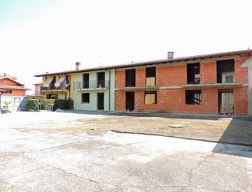 Foto 1 di 32 - Villetta a schiera in Vendita in Via Rosa Mario 1 a Livorno Ferraris