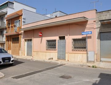 Facciata - Casa indipendente in Vendita in Via 25 Luglio 112 a San Vito dei Normanni