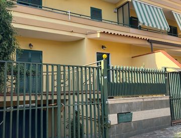 Facciata - Villa in Affitto in Piazzetta Annibale Ranucci 14 a Sparanise