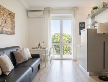 Soggiorno - Monolocale in Affitto in Via Trevi 4 a Milano