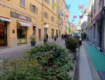 Vista - Locale commerciale in Vendita in Via San Lorenzo 99 a Alessandria