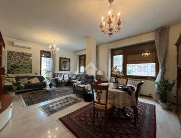 Soggiorno - Quadrilocale in Vendita in Via Vincenzo Ciaffi a Roma