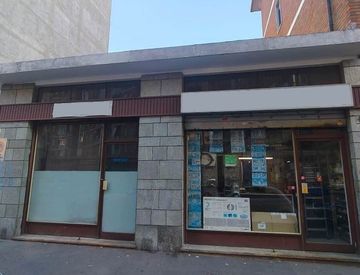 Vetrina - Locale commerciale in Vendita in Via Montezemolo 2 a Torino