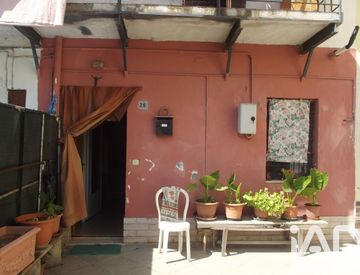 Foto 1 di 26 - Casa bifamiliare in Vendita in Via San Giuseppe 26 a Inverno e Monteleone