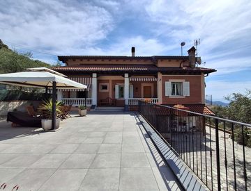 Foto 1 di 59 - Villa in Vendita in Via Silvio Pellico 20 a Imperia