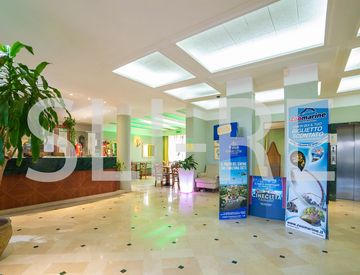 Foto 1 di 27 - Edificio in Vendita in Via della Solfarata 1 a Pomezia