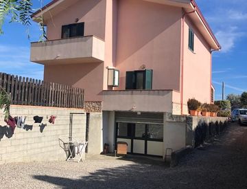 Foto 1 di 19 - Villa in Vendita in Via della Lacina 14 a Catanzaro