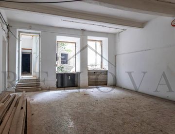 Soggiorno - Trilocale in Vendita in Via S. Nazaro 69 a Verona