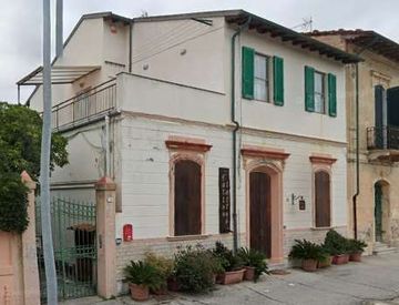 Foto 1 di 8 - Quadrilocale in Vendita in Via dell'Ordine di Santo Stefano 149 a Pisa