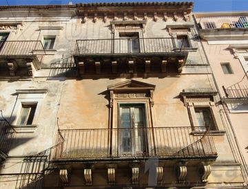 Foto 1 di 9 - Casa indipendente in Vendita in zona Centro a Ragusa