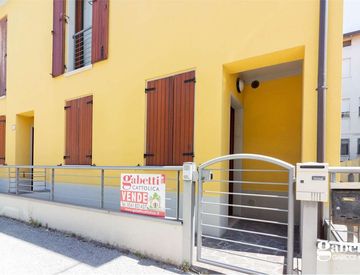 Foto 1 di 16 - Trilocale in Vendita in zona Centro a Gabicce Mare