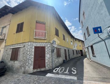 Foto 1 di 20 - Casa bifamiliare, trifamiliare in Vendita in Via Sergente Giovanni Siletti 5 a Tronzano Vercellese