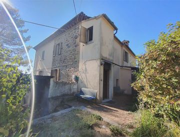 Foto 1 di 37 - Casa bifamiliare, trifamiliare in Vendita a Todi