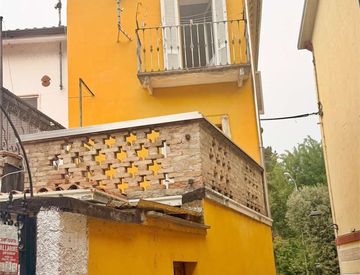 Facciata - Villa in Vendita in Via della Cerchia a Godiasco Salice Terme