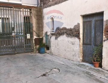 Casa Indipendente in Vendita in Via San Michele 103 57 a Patern