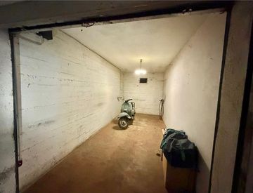 Foto 1 di 5 - Box/posto auto in Vendita in Via Ugo Foscolo a Scandicci