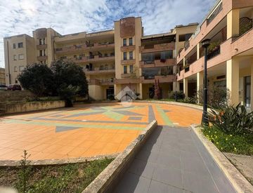 Piscina - Quadrilocale in Vendita in Via Luigi Marsico 1 a Catanzaro