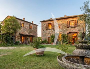 Facciata - Rustico, casale in Vendita in zona Centro a Lucignano