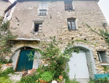 Foto 1 di 23 - Rustico, casale in Vendita in Via Pietro Toselli 1 a Chiusanico
