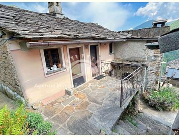 Facciata - Casa indipendente in Vendita in Via Lavalle 2 a Valle Cannobina