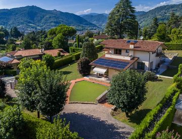 Piscina - Villa in Vendita in Via Castel Montecchio 15 a Villongo