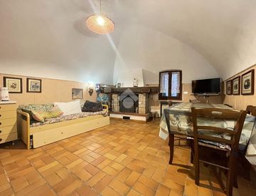 Foto 1 di 19 - Bilocale in Vendita in Via Vigliani a Dolceacqua
