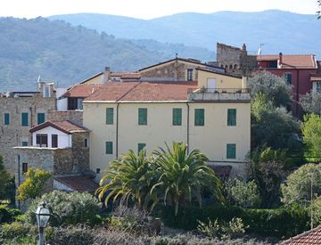 Foto 1 di 57 - Rustico, casale in Vendita a Civezza