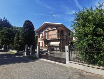 Foto 1 di 11 - Casa indipendente in Vendita in zona Centro a Correggio