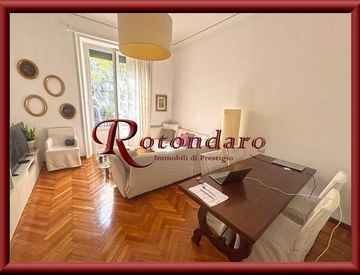Camera da letto - Trilocale in Affitto in Via Teodosio a Milano