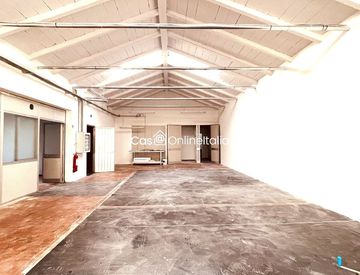 Foto 1 di 18 - Locale commerciale in Vendita in Via della Cooperazione 25 a Vaiano