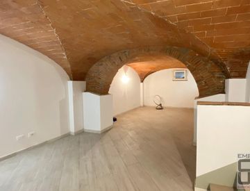 Stanza - Ufficio in Vendita in Via Roma a Empoli
