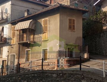 Foto 1 di 21 - Casa indipendente in Vendita in Via Montrigone a Borgosesia