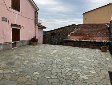 Terrazza - Trilocale in Vendita in Via Consorziale a Pontedassio