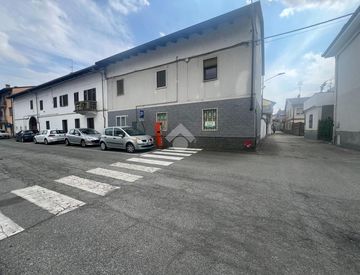Foto 1 di 22 - Casa bifamiliare, trifamiliare in Vendita in Via Galileo Ferraris 28 a Tronzano Vercellese