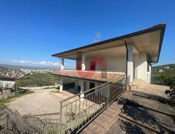 Facciata - Casa indipendente in Vendita in zona San Vito a Benevento