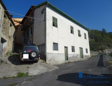 Foto 1 di 32 - Casa indipendente in Vendita in Strada Provinciale 78 a Aquila d'Arroscia
