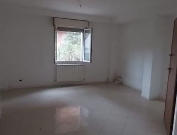 Trilocale in Vendita in Via vittorio emanuele a Bordighera - 70mq - Casa.it